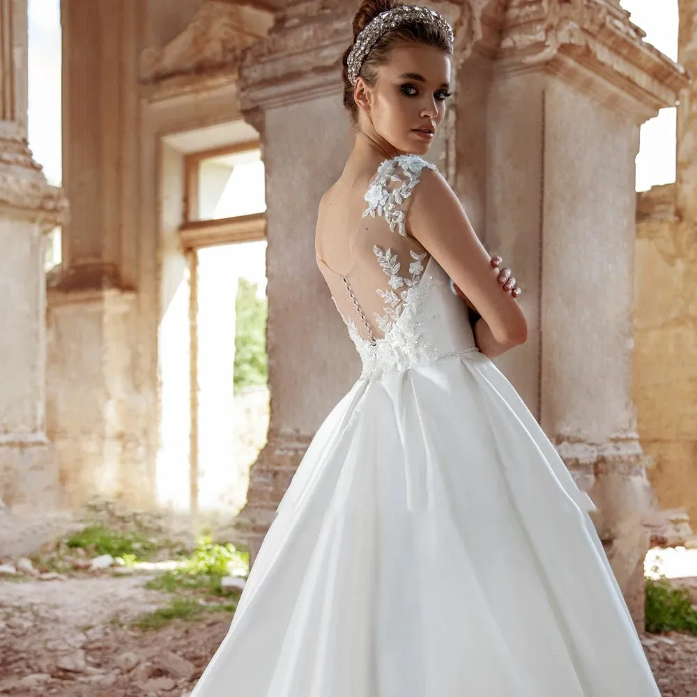 Elegant Sweetheart A-Line Satin Vintage Wedding Dress Luxury Court Train Bridal Gown