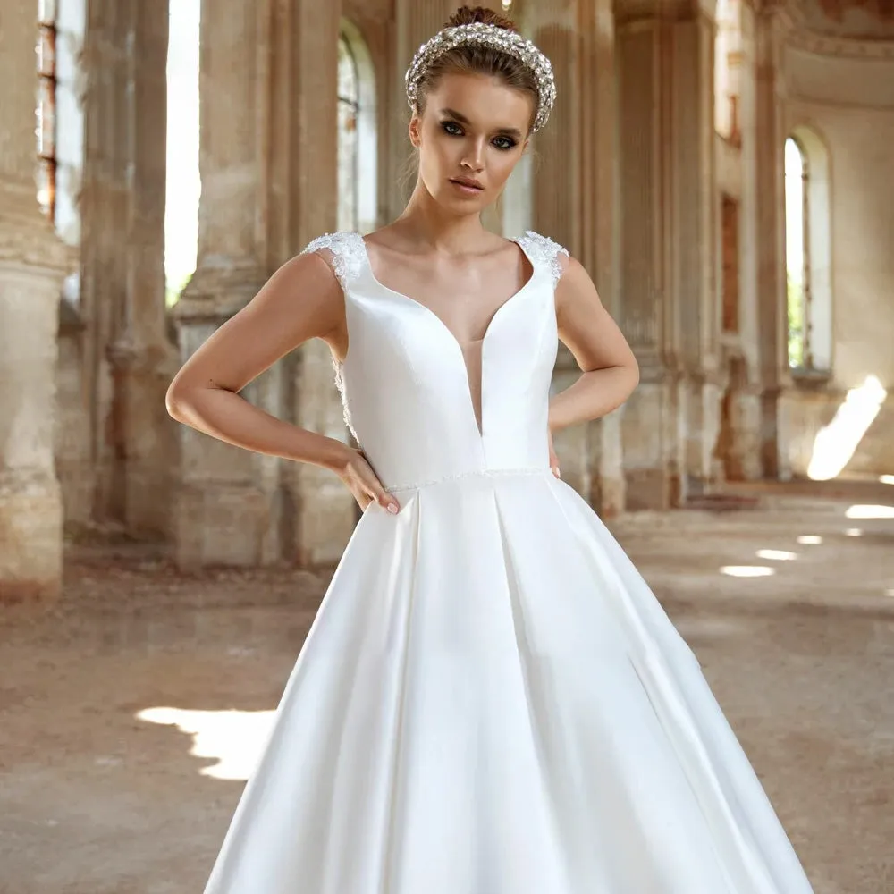 Elegant Sweetheart A-Line Satin Vintage Wedding Dress Luxury Court Train Bridal Gown