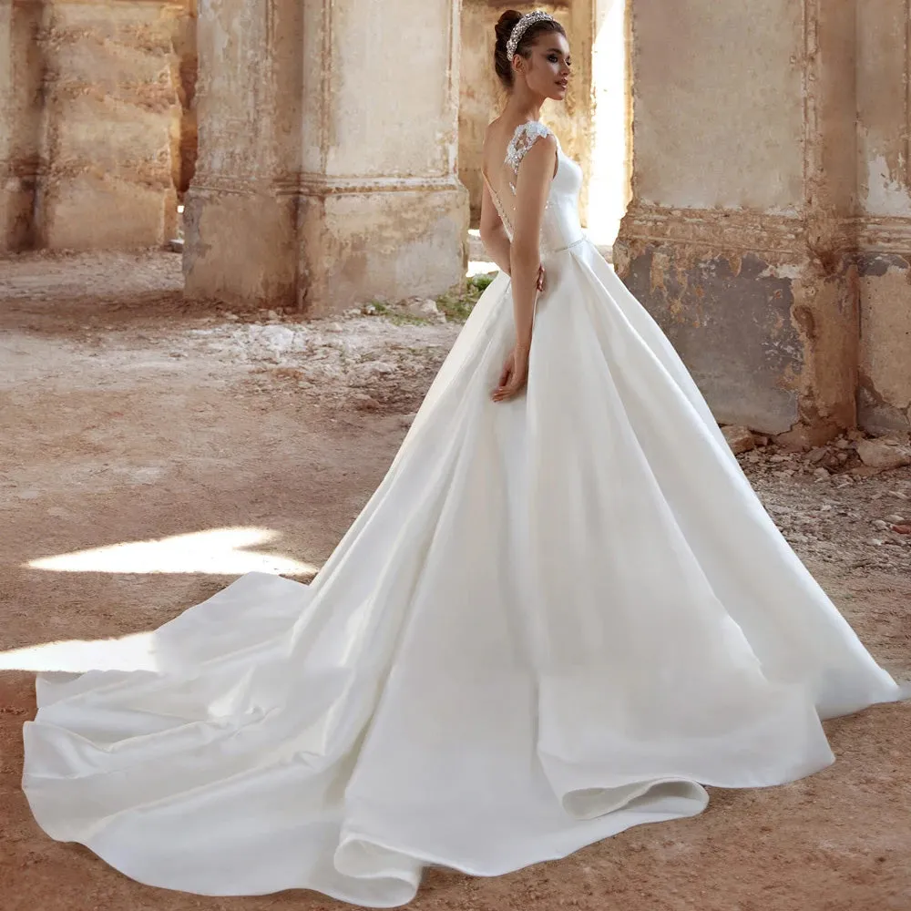 Elegant Sweetheart A-Line Satin Vintage Wedding Dress Luxury Court Train Bridal Gown