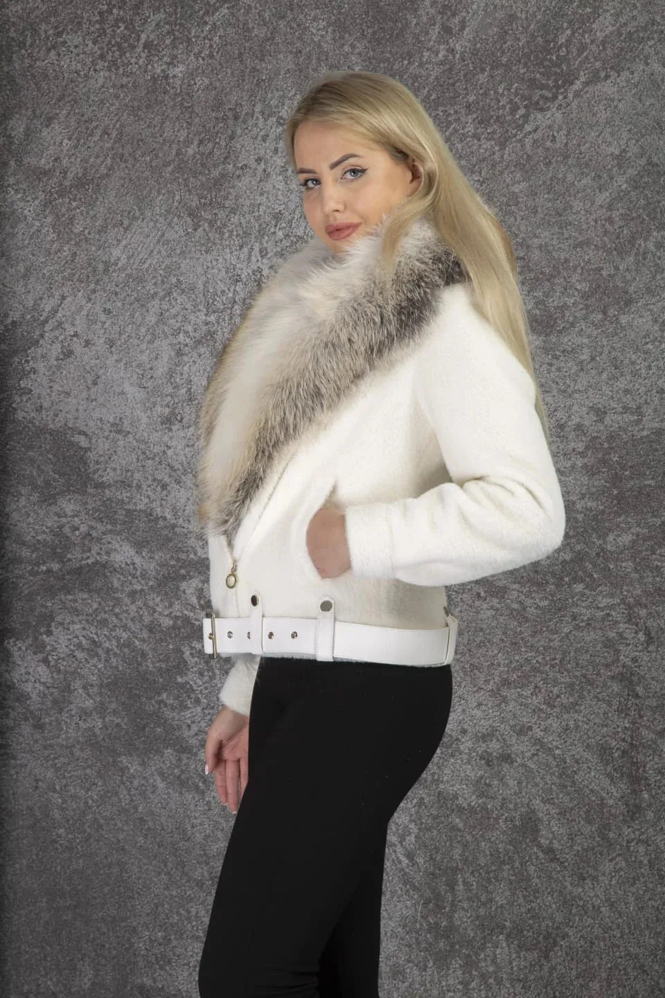 Elegant White Lamb Leather & Fox Fur Jacket with Removable Sleeves