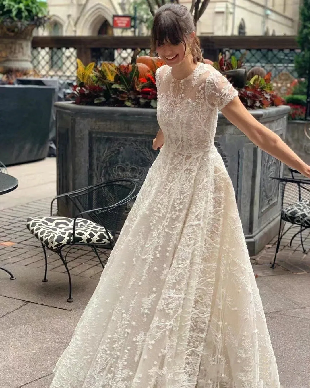 Floor-Length Vintage Bohemian Wedding Dress with Lace Appliques and Short Sleeves