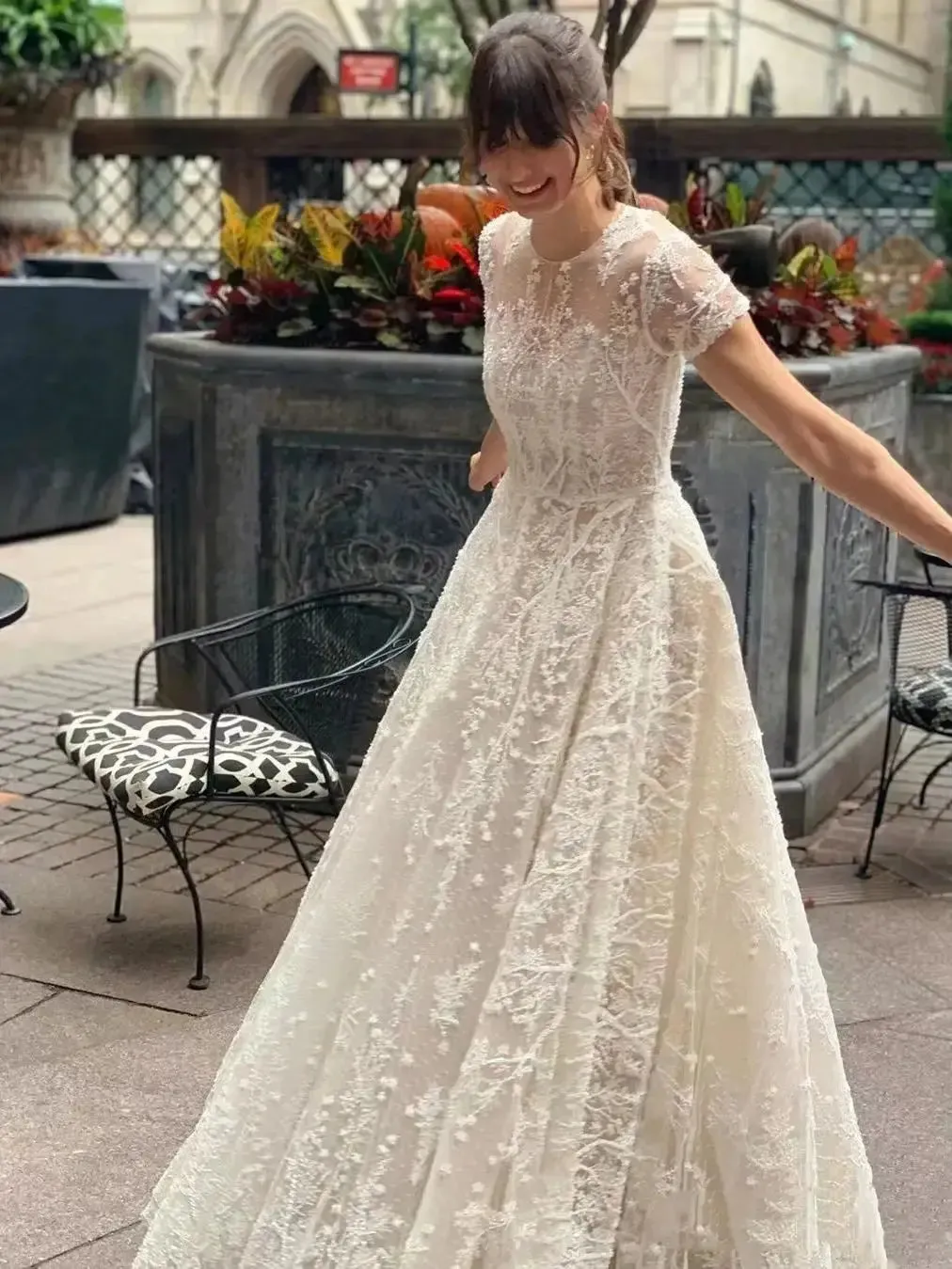 Floor-Length Vintage Bohemian Wedding Dress with Lace Appliques and Short Sleeves